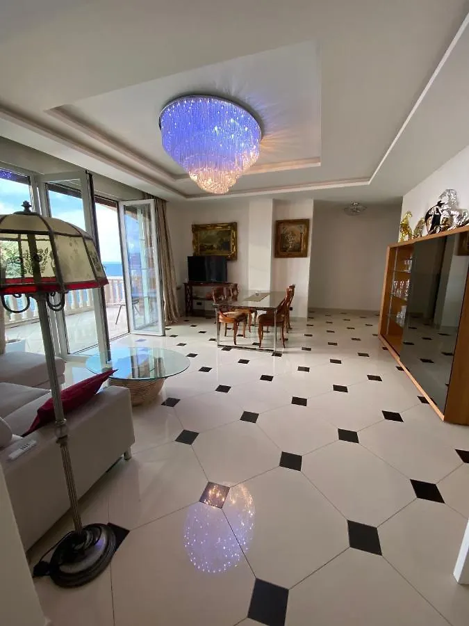 Apartment Villa Isabella - Luxury With Style Right Next To The Beach, Private Pool And Sea View Opatija