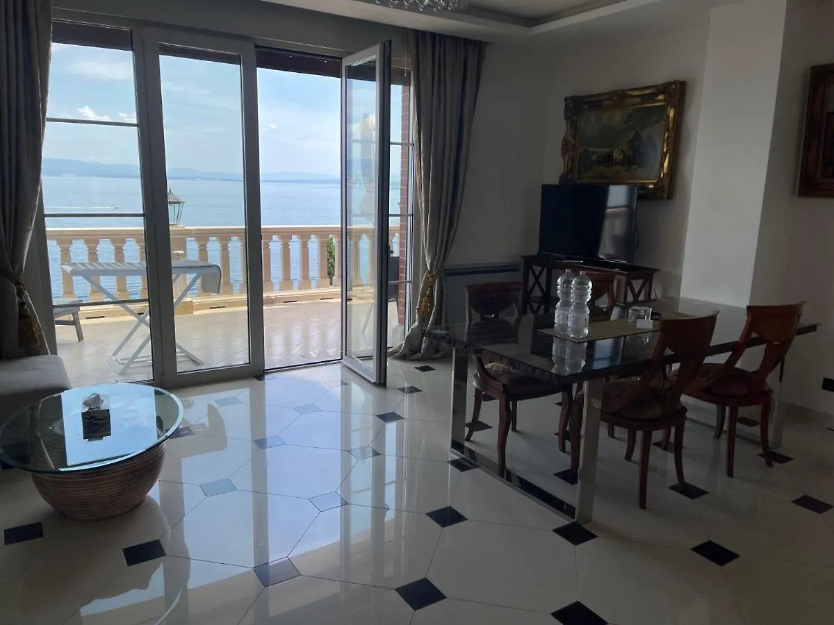 Apartment Villa Isabella - Luxury With Style Right Next To The Beach, Private Pool And Sea View Opatija