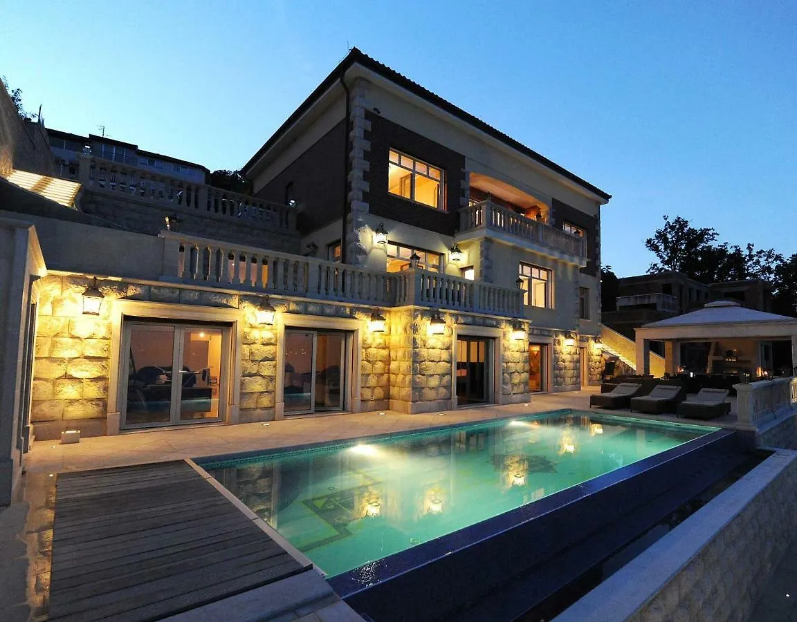 Villa Isabella - Luxury With Style Right Next To The Beach, Private Pool And Sea View Opatija 0*,