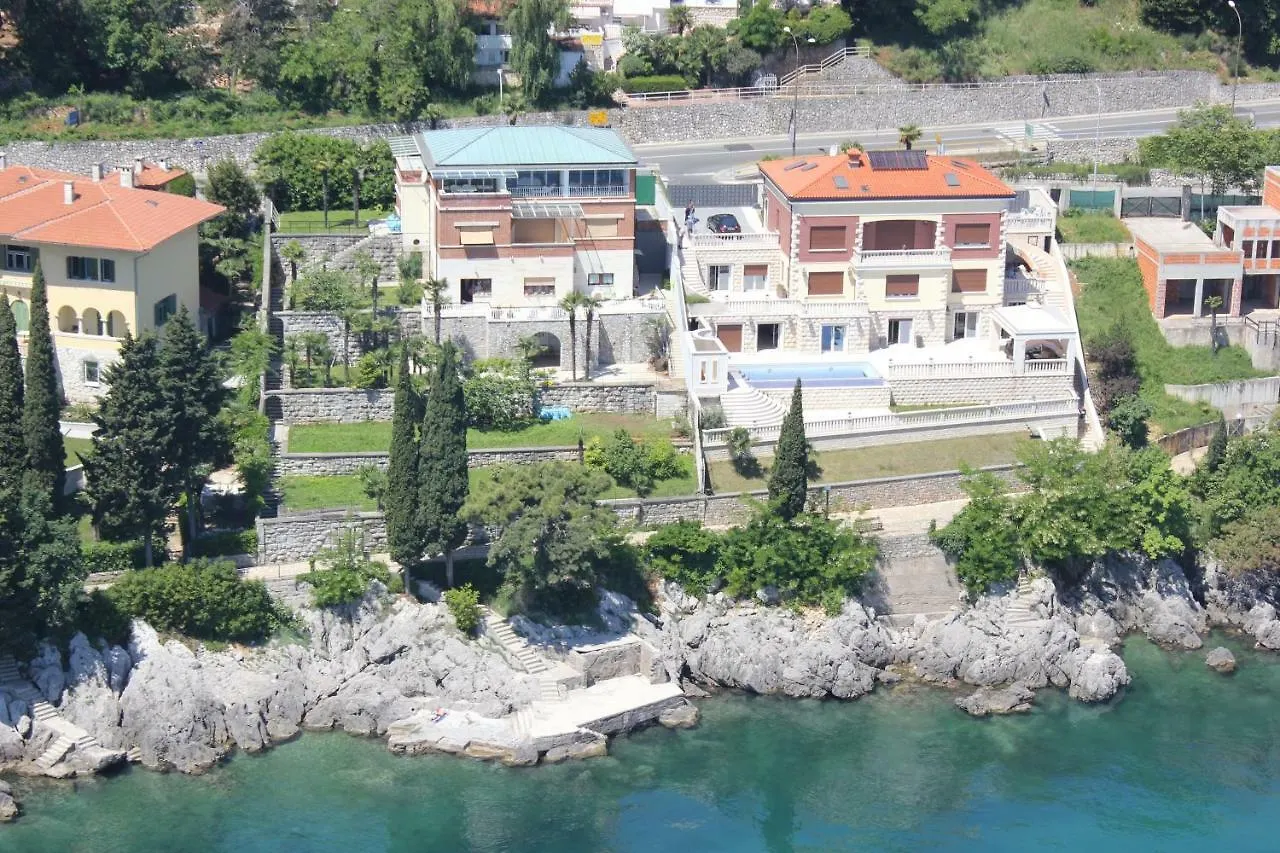 Villa Isabella - Luxury With Style Right Next To The Beach, Private Pool And Sea View Opatija